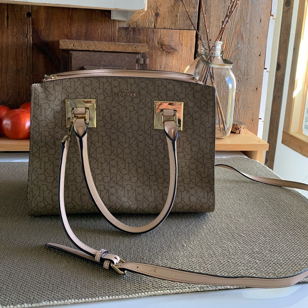 Calvin Klein Shoulder/Crossbody bag. LIKE NEW!